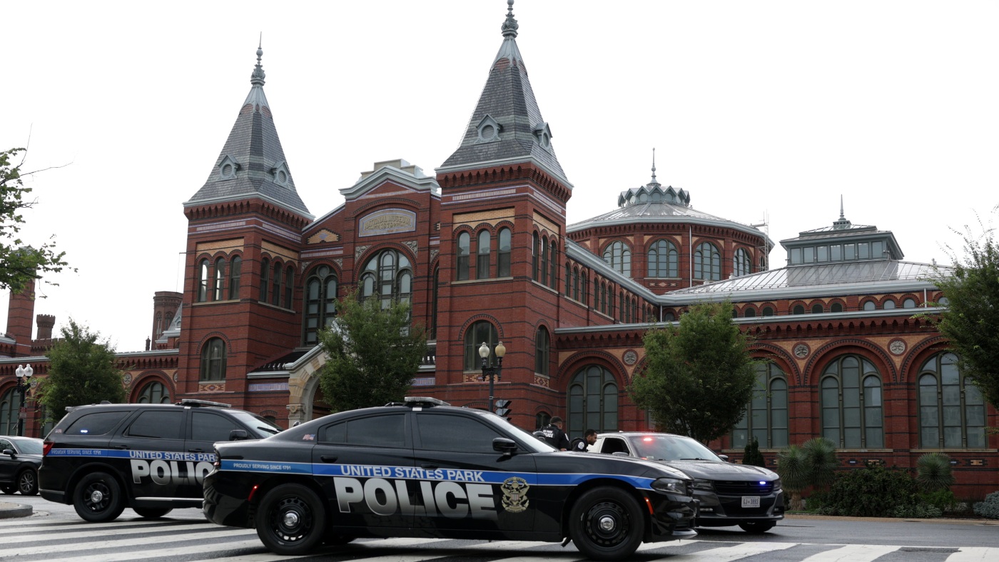 Quatre sénateurs démocrates exhortent Smithsonian à résister aux tentatives de la Maison Blanche pour «intimider l'institution»