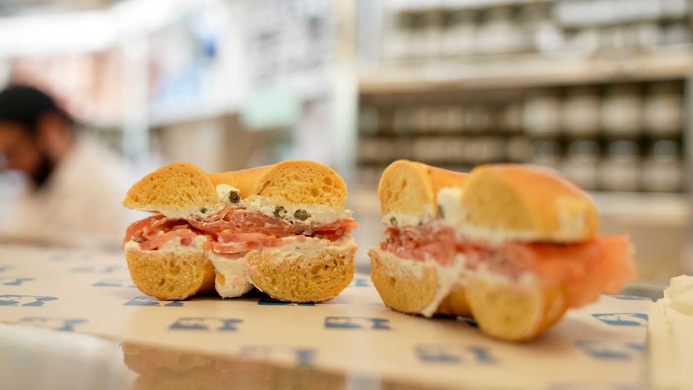Russ & amp; Les filles de New York célèbrent les «100 ans d'appétit» et la famille