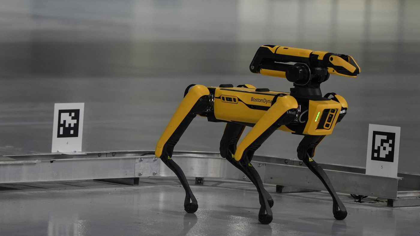 Une pièce sur la révolte des travailleurs humains - pas des machines - nous a donné le mot «robot»