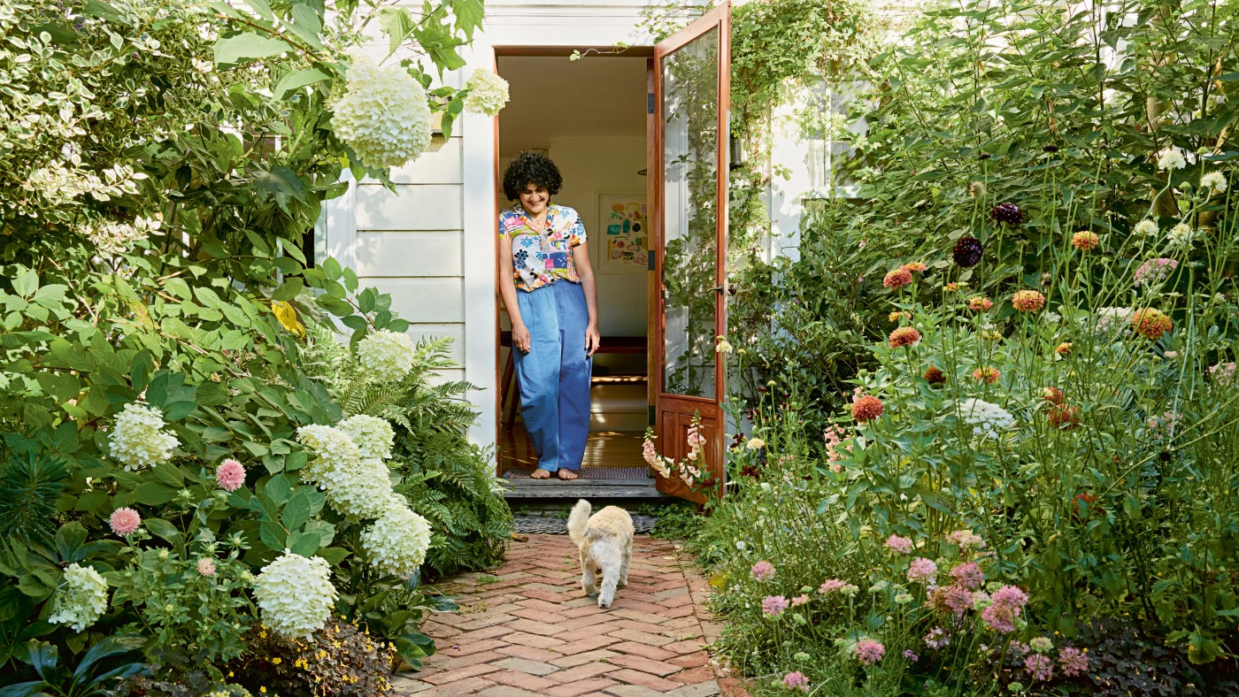 Comment le chef Samin Nosrat organise un dîner hebdomadaire décontracté avec des amis