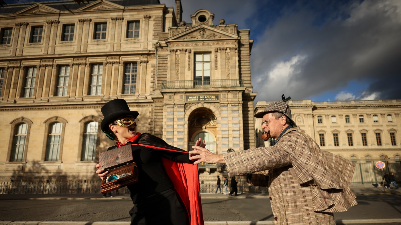 D’abord, il y a eu le braquage du Louvre. Puis sont venus les mèmes