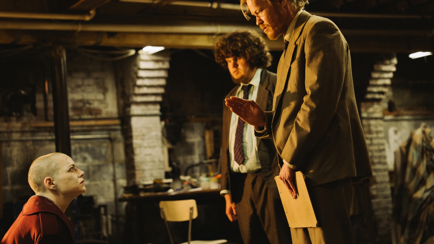 Les théoriciens du complot alimentent l’horreur climatique du « Bugonia »