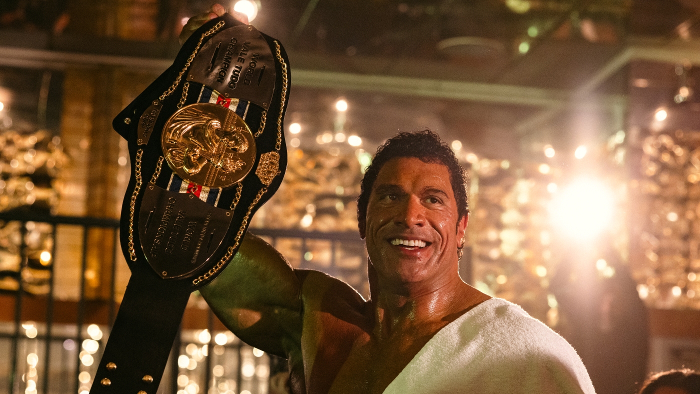 `` The Rock '' revient comme 'The Smashing Machine' (et dit que sa mère adorera cette interview)