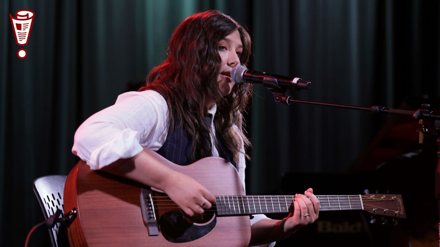 « Attendez, attendez » pour le 13 décembre 2025 : avec Lucy Dacus, invitée de Not My Job