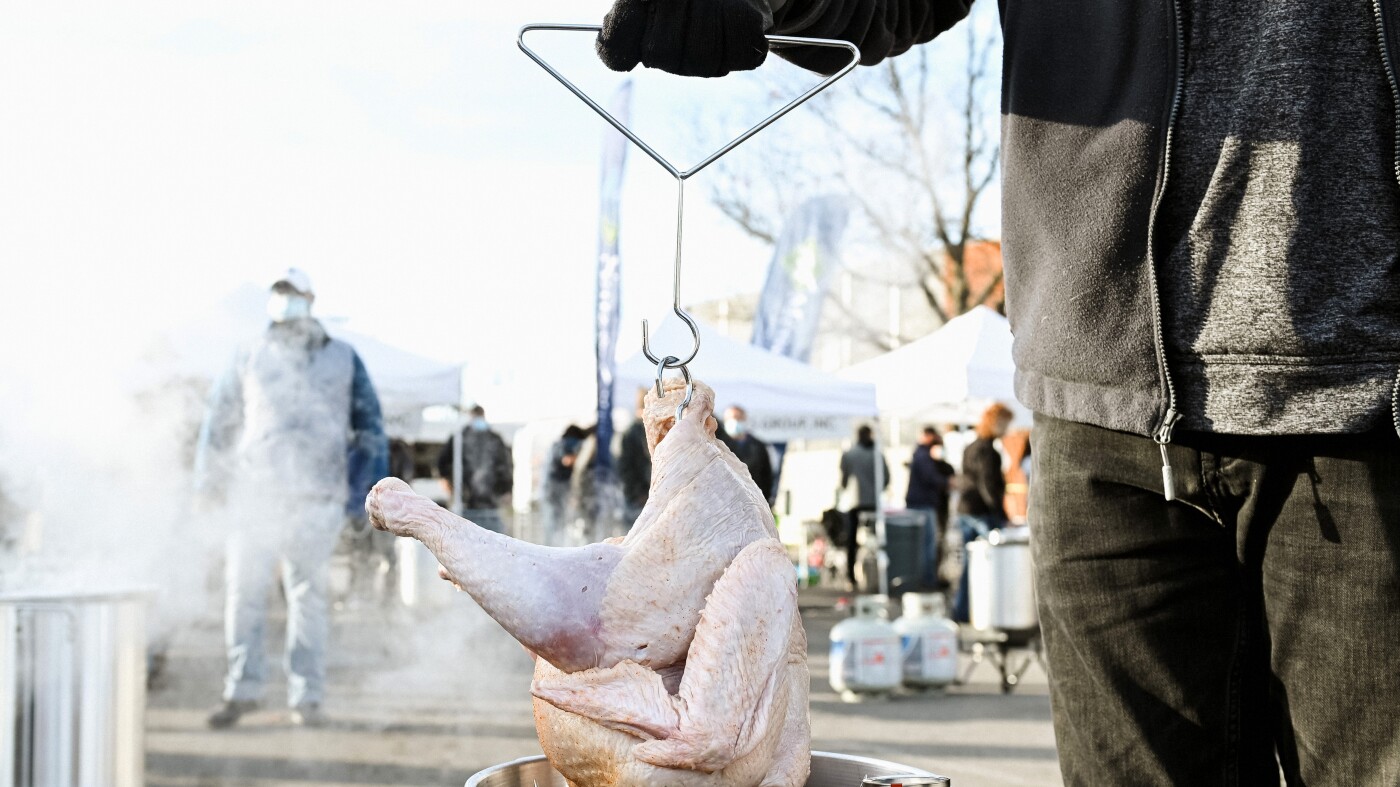 Envie de faire frire une dinde pour votre repas de fêtes ? Voici 10 conseils à retenir