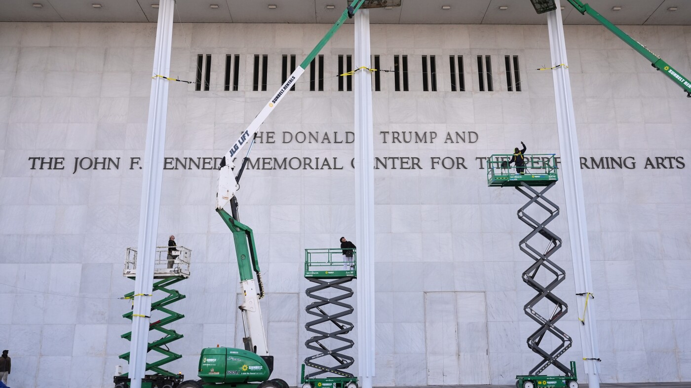 Le président Trump ajoute son propre nom au Kennedy Center