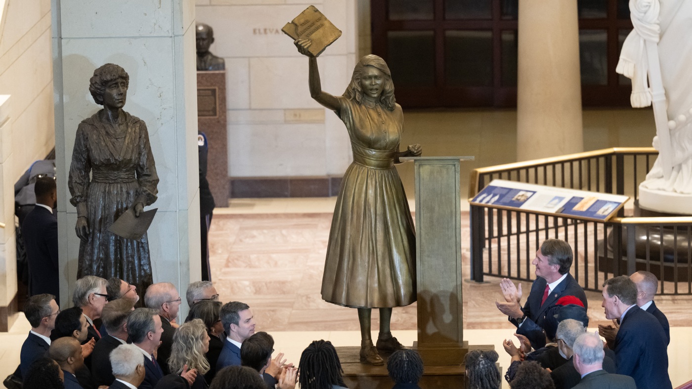 Son débrayage de 1951 a contribué à mettre fin à la ségrégation scolaire. Maintenant, sa statue est au Capitole américain