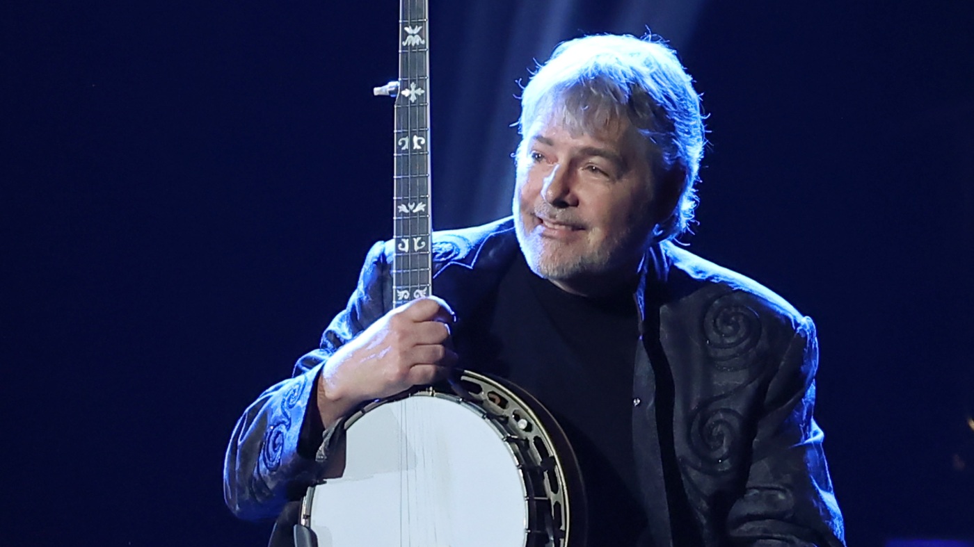 Béla Fleck annule sa comparution au Kennedy Center, dit que c'est devenu « chargé et politique »