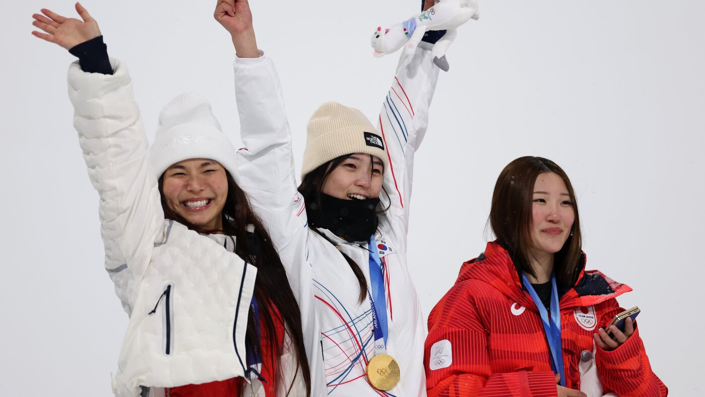 La protégée de Chloé Kim a déjoué ses rêves olympiques à trois reprises. Elle fait la fête de toute façon