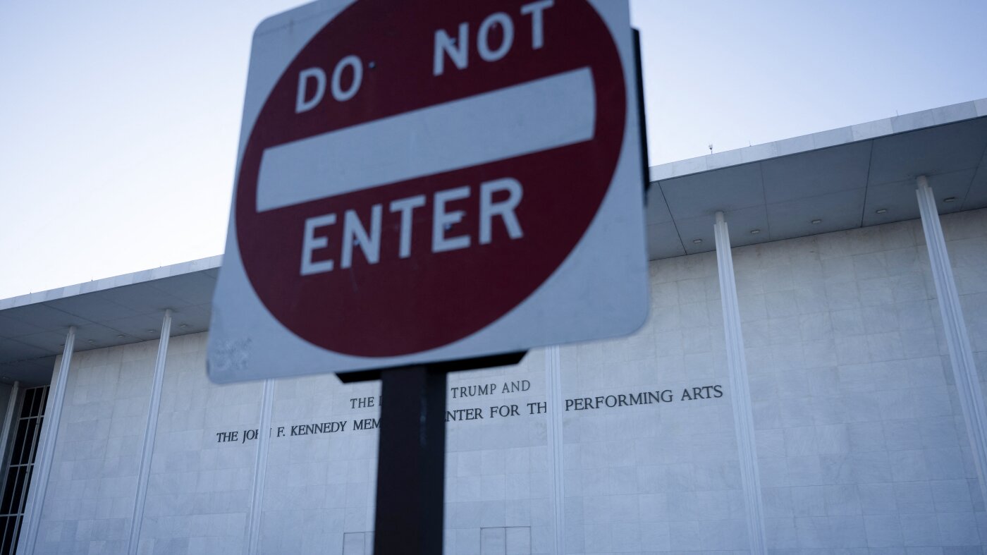 8 groupes d'architecture et de culture poursuivent Trump et le conseil d'administration du Kennedy Center