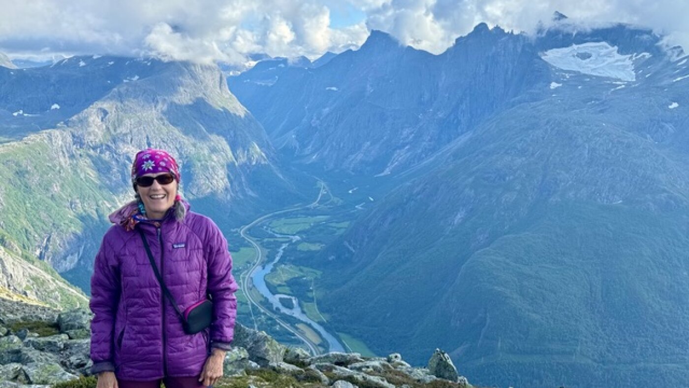 Au bord de la mort, une femme est sauvée par un inconnu et sa famille