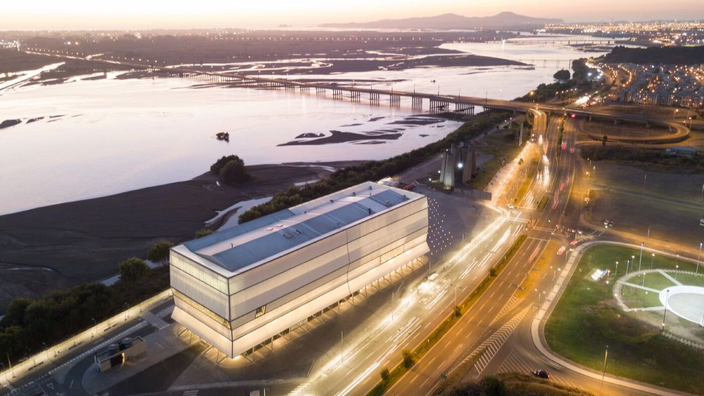 Le Chilien Smiljan Radić Clarke remporte la plus haute distinction d'architecture