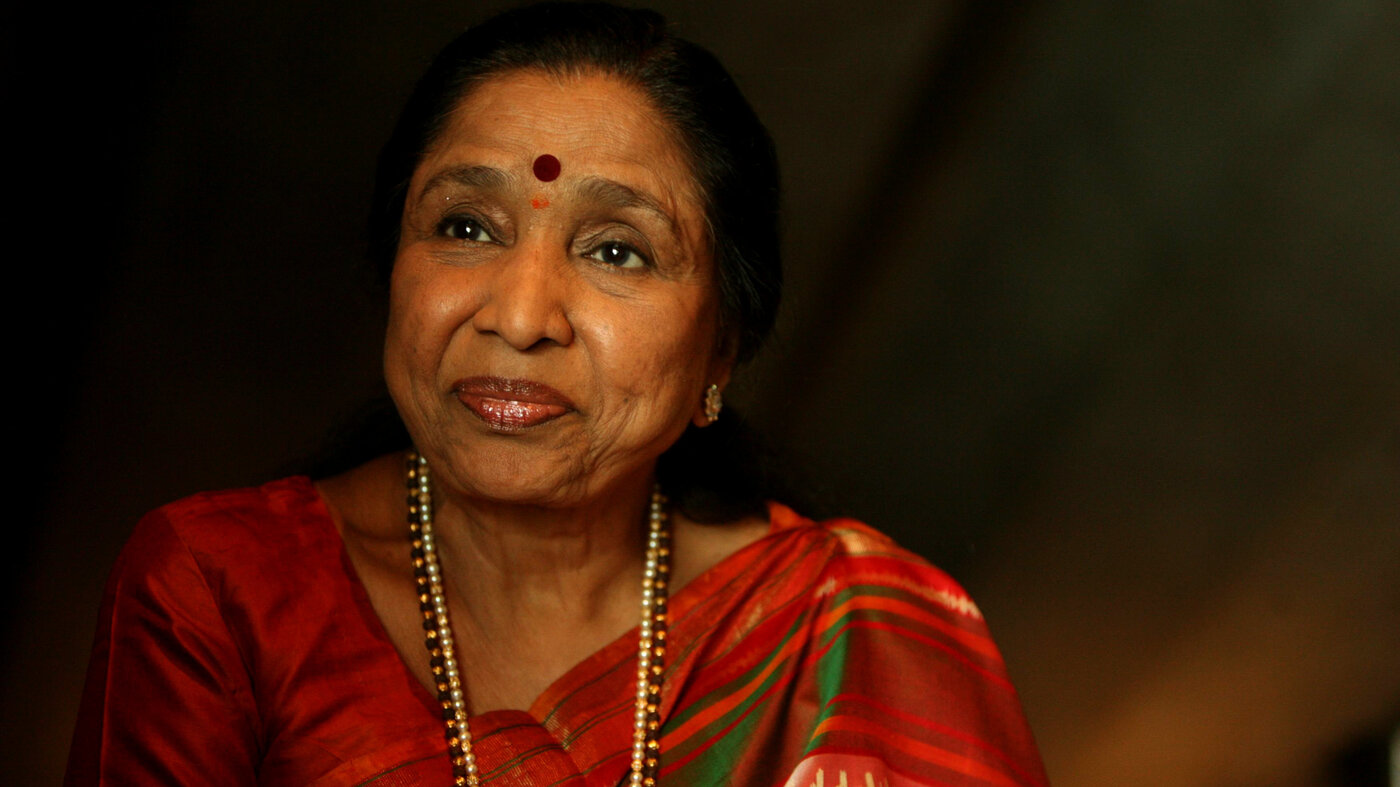Asha Bhosle, la voix de Bollywood, est décédée à l'âge de 92 ans.