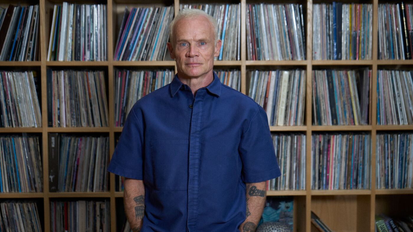 Flea sur son chemin sauvage depuis l'enfance jusqu'aux Chili Peppers : "Dieu merci, j'ai changé"