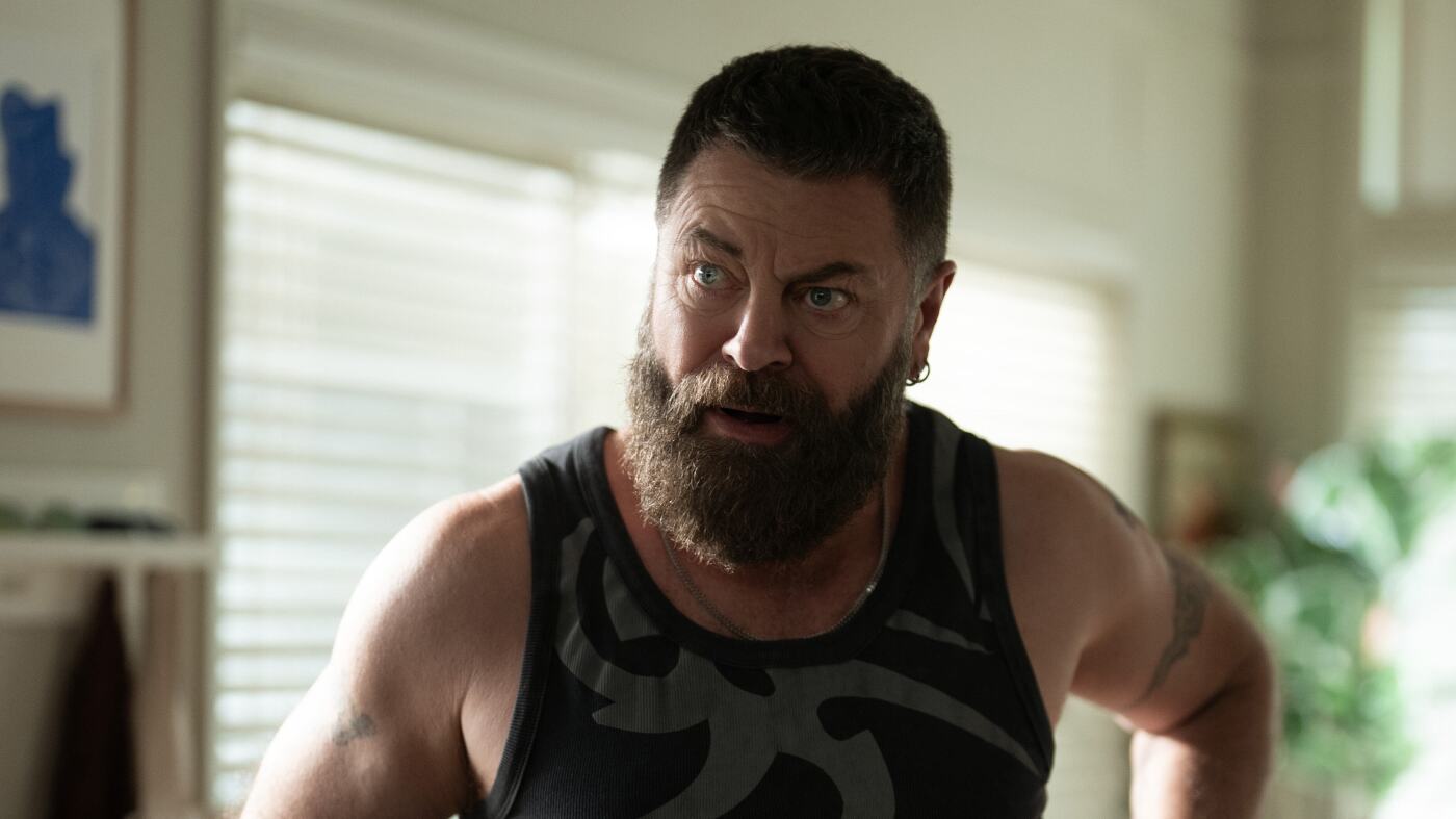 "J'adore me transformer" : Nick Offerman passe de Pawnee à lutteur professionnel