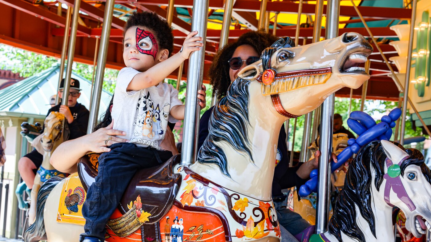 Le carrousel Smithsonian, vieux de plusieurs décennies et récemment restauré, rouvre – pour le plus grand plaisir des enfants