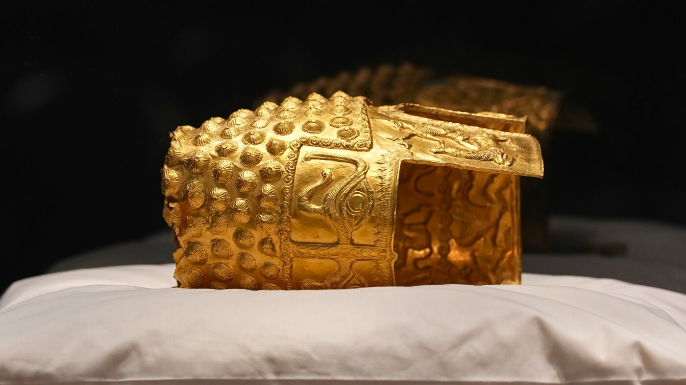 Un casque en or inestimable vieux de 2 500 ans rendu à la Roumanie après une perquisition dans un musée néerlandais
