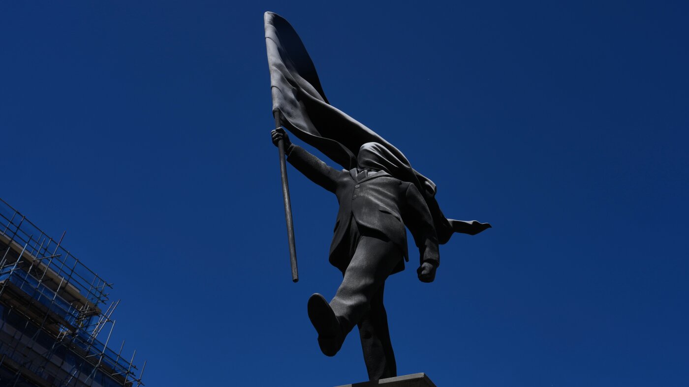Banksy confirme que la nouvelle statue installée au centre de Londres est son œuvre