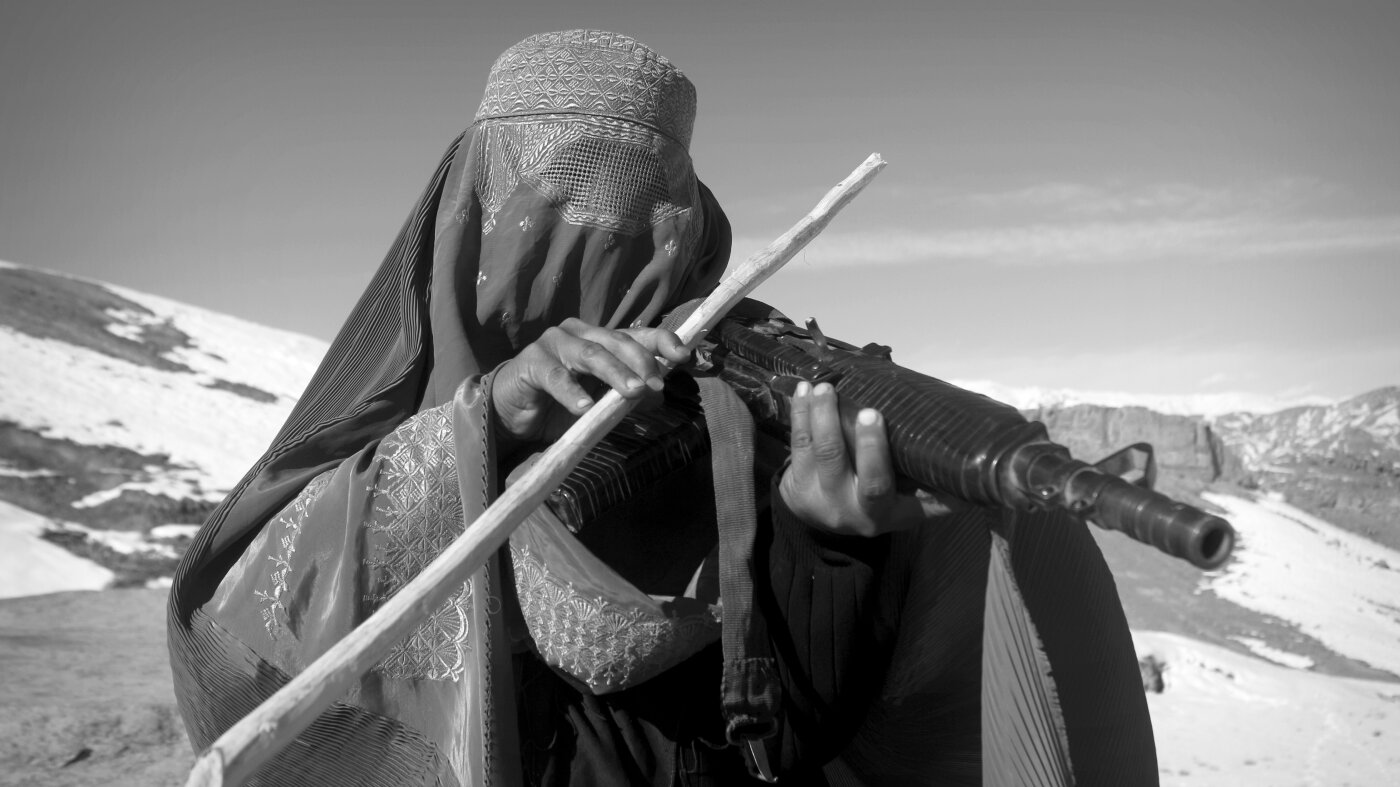 Des photos époustouflantes prises par des cousins ​​anonymes montrent la douleur et les rêves des femmes afghanes