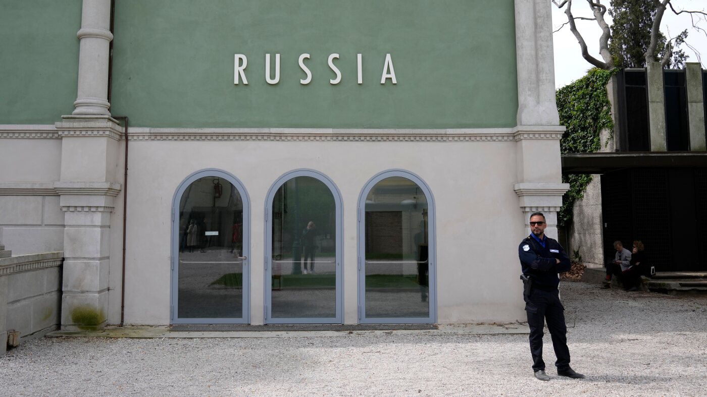 Le jury de la Biennale de Venise démissionne sur fond de tensions autour de l'interdiction des récompenses et de la participation russe