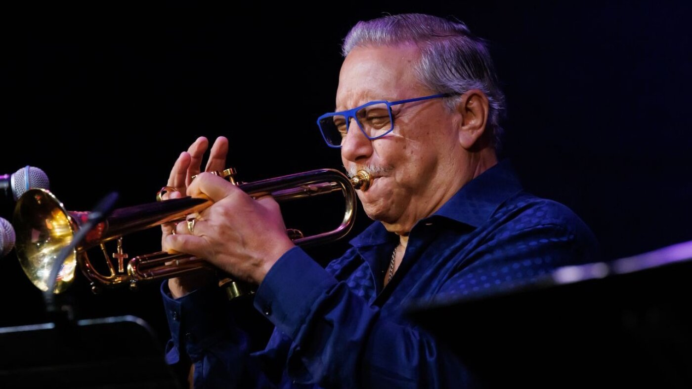 Sur "SANGÚ," Arturo Sandoval revient et donne au suivant