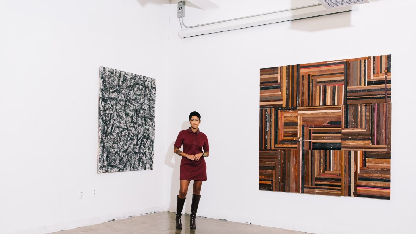 L'artiste DMV transforme les ceintures en une conversation sur la discipline