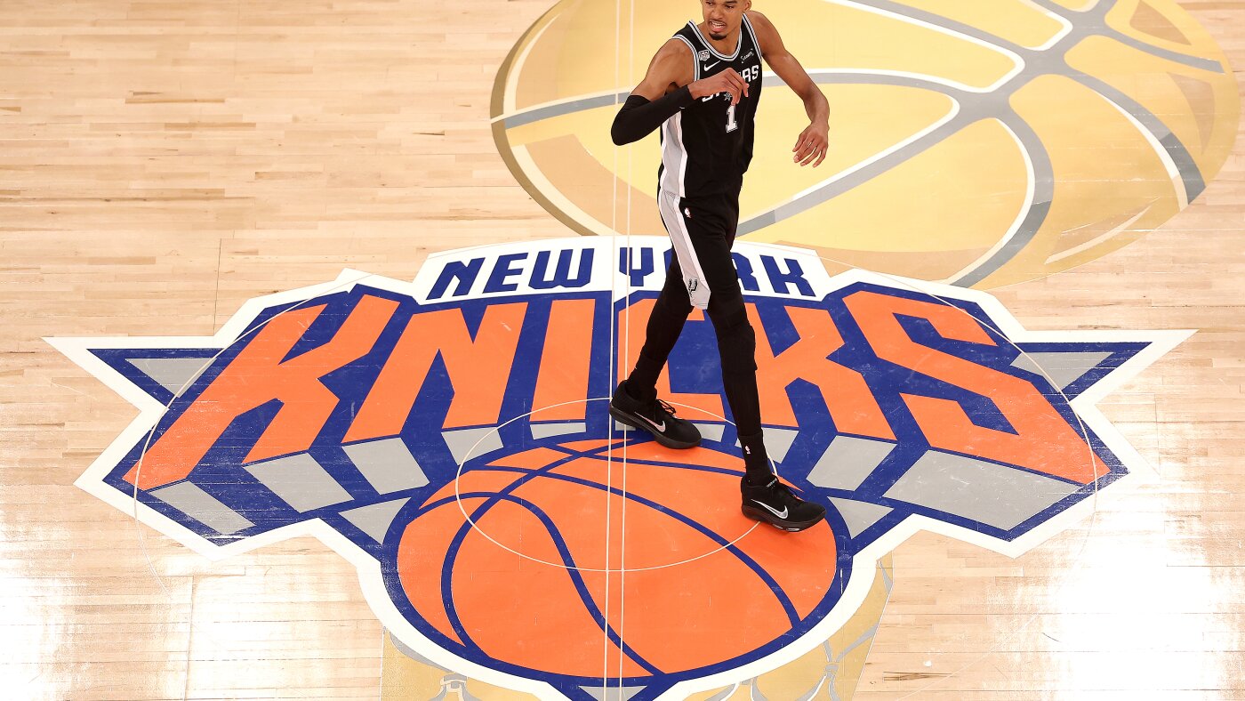 Les fans des Knicks se moquent de Trump alors que les Spurs remportent le troisième match de la finale de la NBA