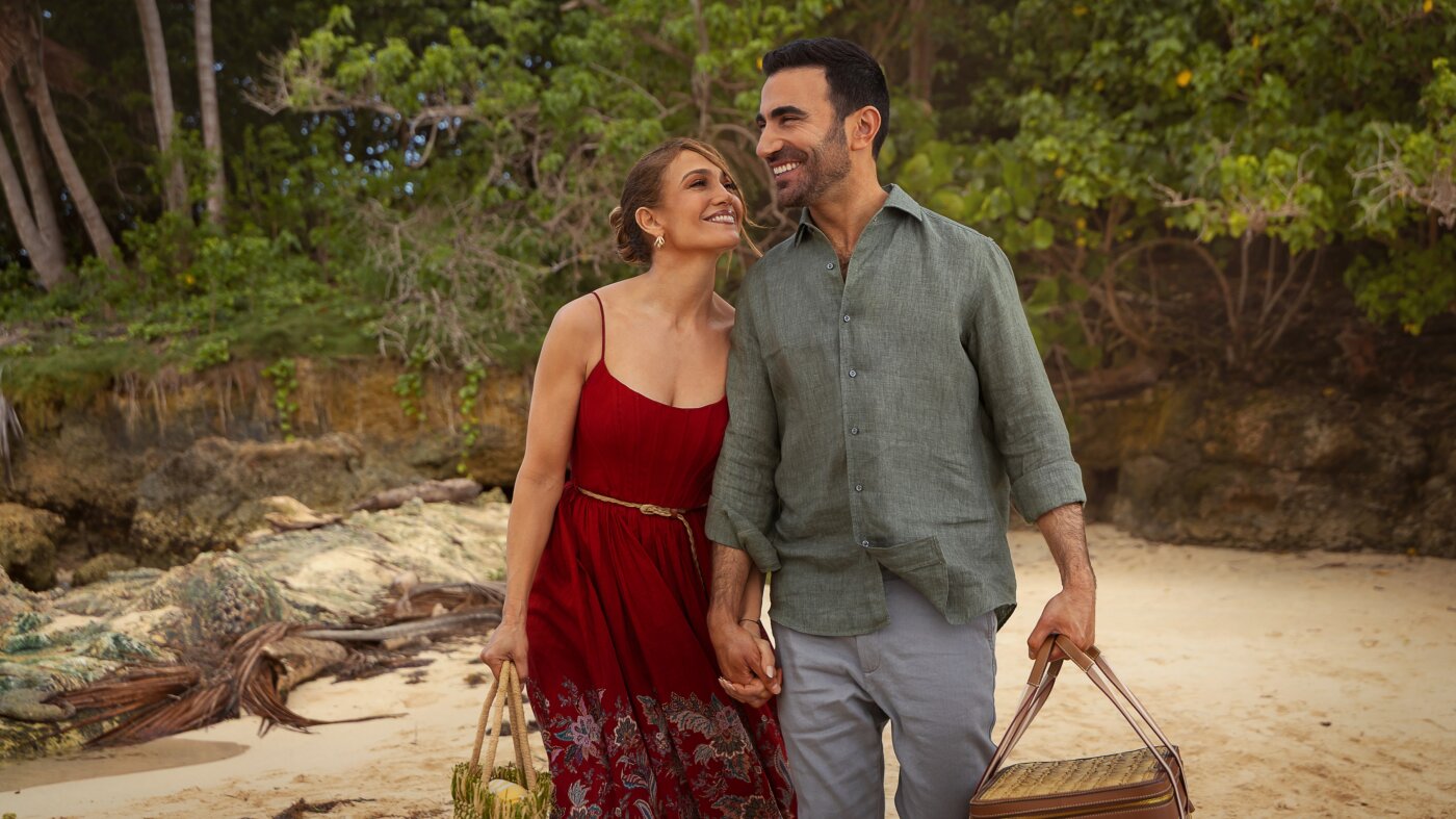 "Office Romance" met en vedette J.Lo en tant que PDG avec un mauvais cas de Brett Goldstein