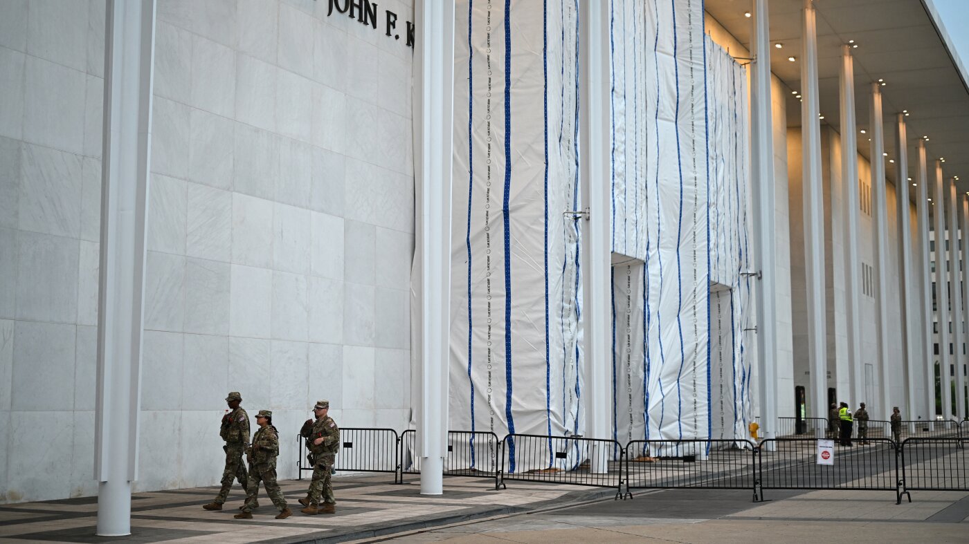 La cour d'appel rejette la demande de Trump de suspendre la suppression de son nom du Kennedy Center