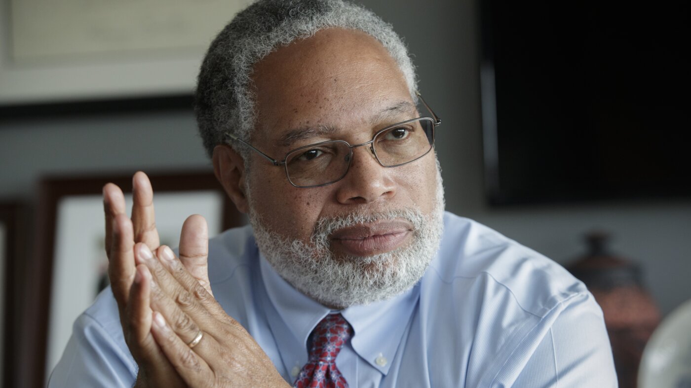 Le chef du Smithsonian met l'accent sur "l'exactitude et l'intégrité" après le rapport de la Maison Blanche