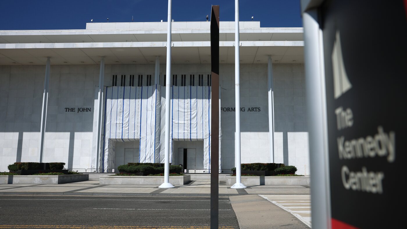 Avant une audience d'urgence, le conseil d'administration du Kennedy Center menace de le démolir