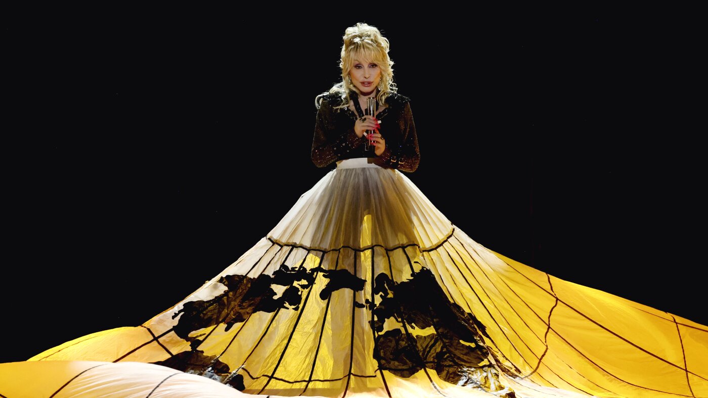 Dolly Parton contenait des multitudes. Nous revenons sur ces performances bien-aimées