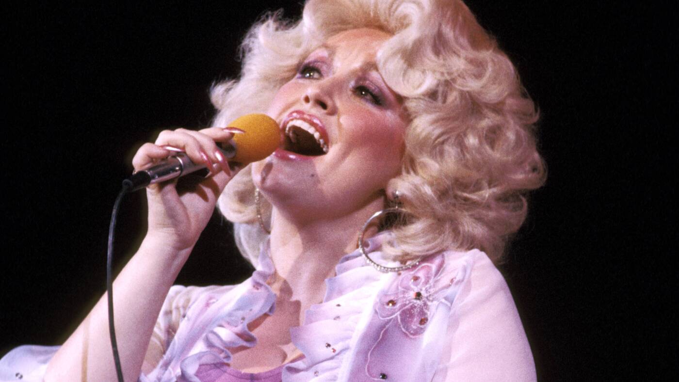 Dolly Parton, l'une des interprètes les plus singulières de la musique country, est décédée à 80 ans