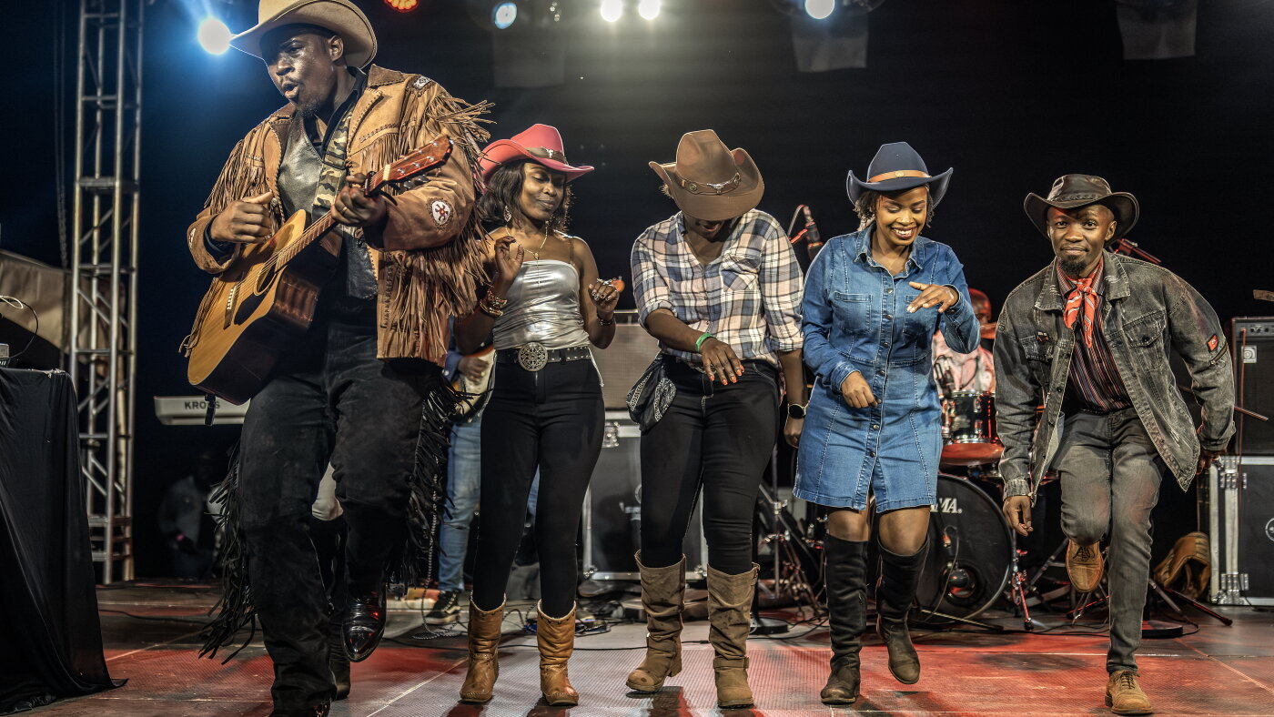 Des Appalaches à l’Afrique : pourquoi Dolly Parton était appréciée sur tout le continent