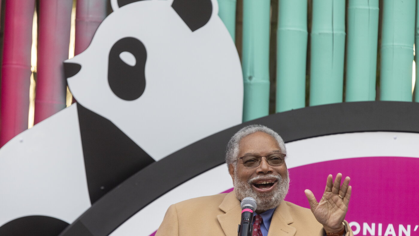 Le chef du Smithsonian, Lonnie G. Bunch III, démissionne