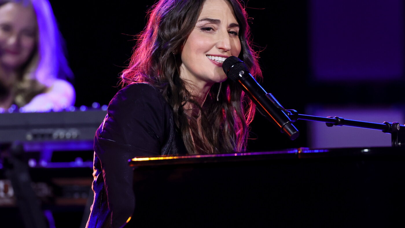 Sara Bareilles explore la perte sous toutes ses formes désordonnées sur son nouvel album "Good Grief"