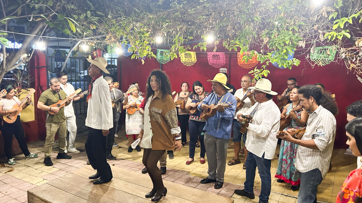 Vous jouez à « La Bamba » pendant une heure ? Ça doit être un fandango mexicain !