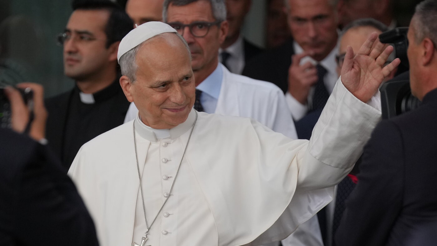 Le pape Léon XIV quitte l'hôpital quelques jours après une opération pour un cancer du poumon