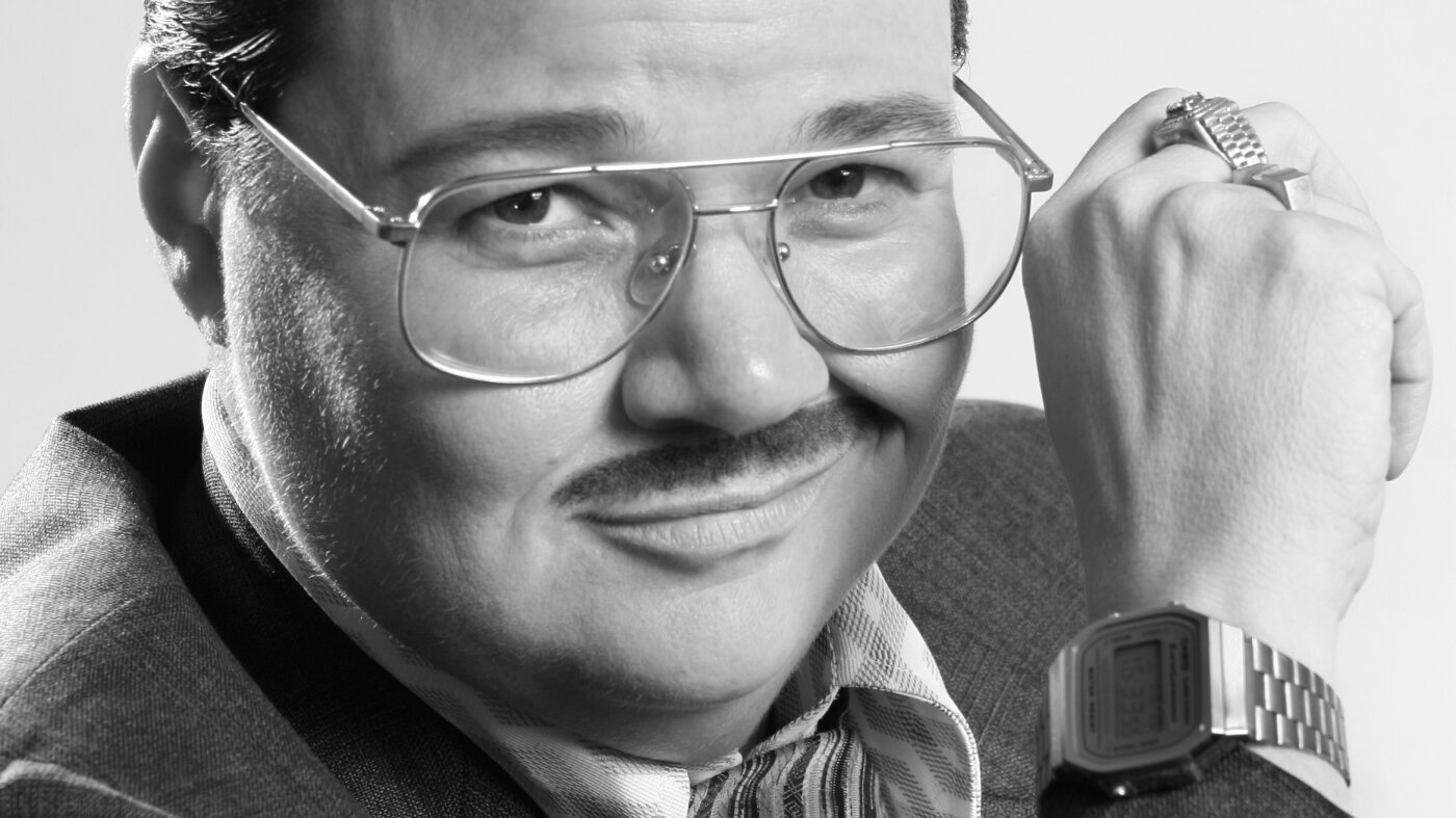 « Me voici, pleinement et authentiquement moi-même » : Murray Hill trace sa propre voie dans « Showbiz ! »